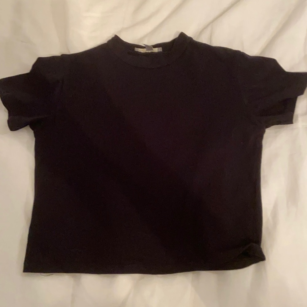 Black basic cropped tee